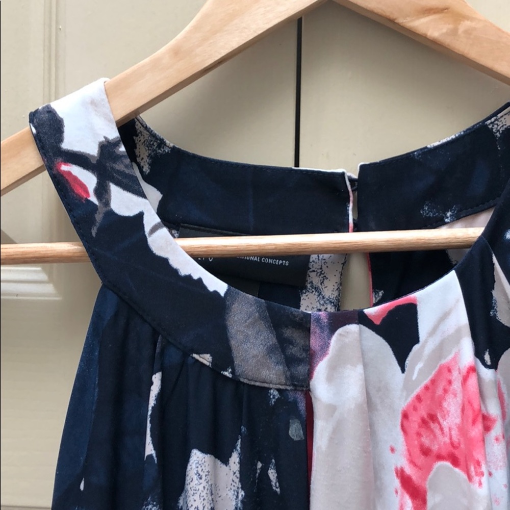 Floral tank with keyhole detailing Size XL